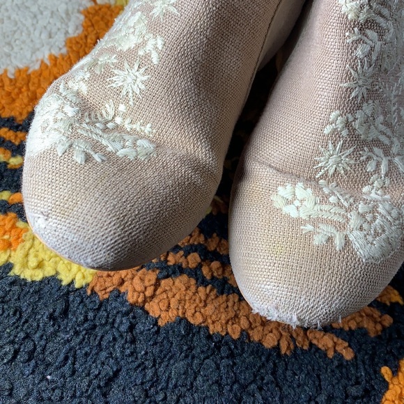 Boho Babe, TOMS, embroidered booties!! - Picture 5 of 15